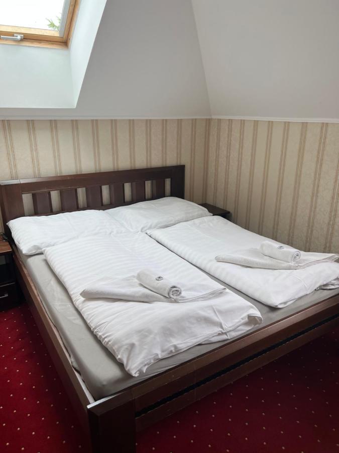 Hotel Krusnohorsky Dvur Cinovec Bagian luar foto