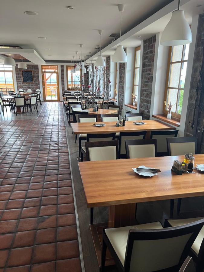 Hotel Krusnohorsky Dvur Cinovec Bagian luar foto