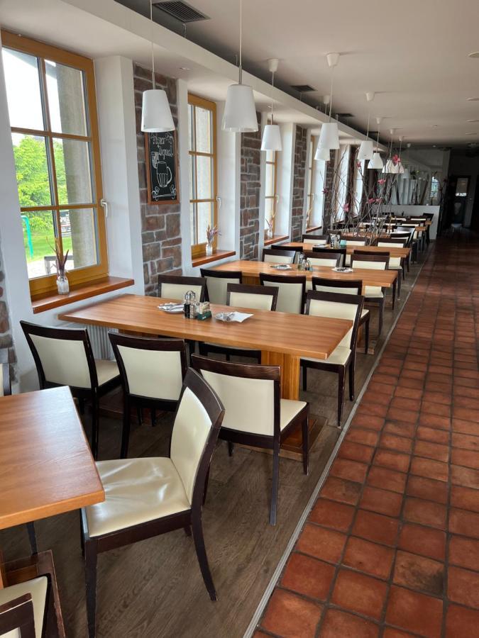 Hotel Krusnohorsky Dvur Cinovec Bagian luar foto