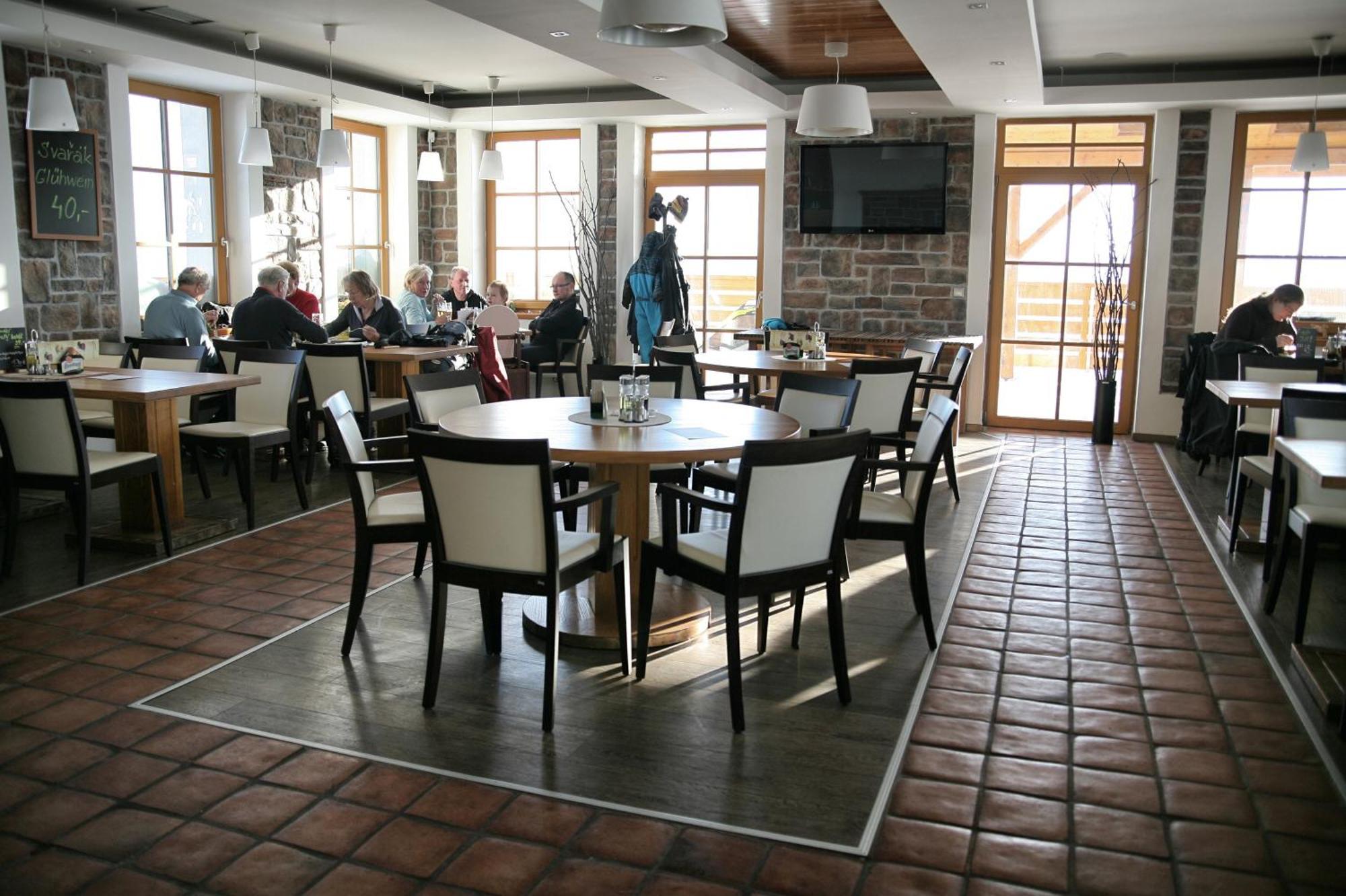 Hotel Krusnohorsky Dvur Cinovec Bagian luar foto