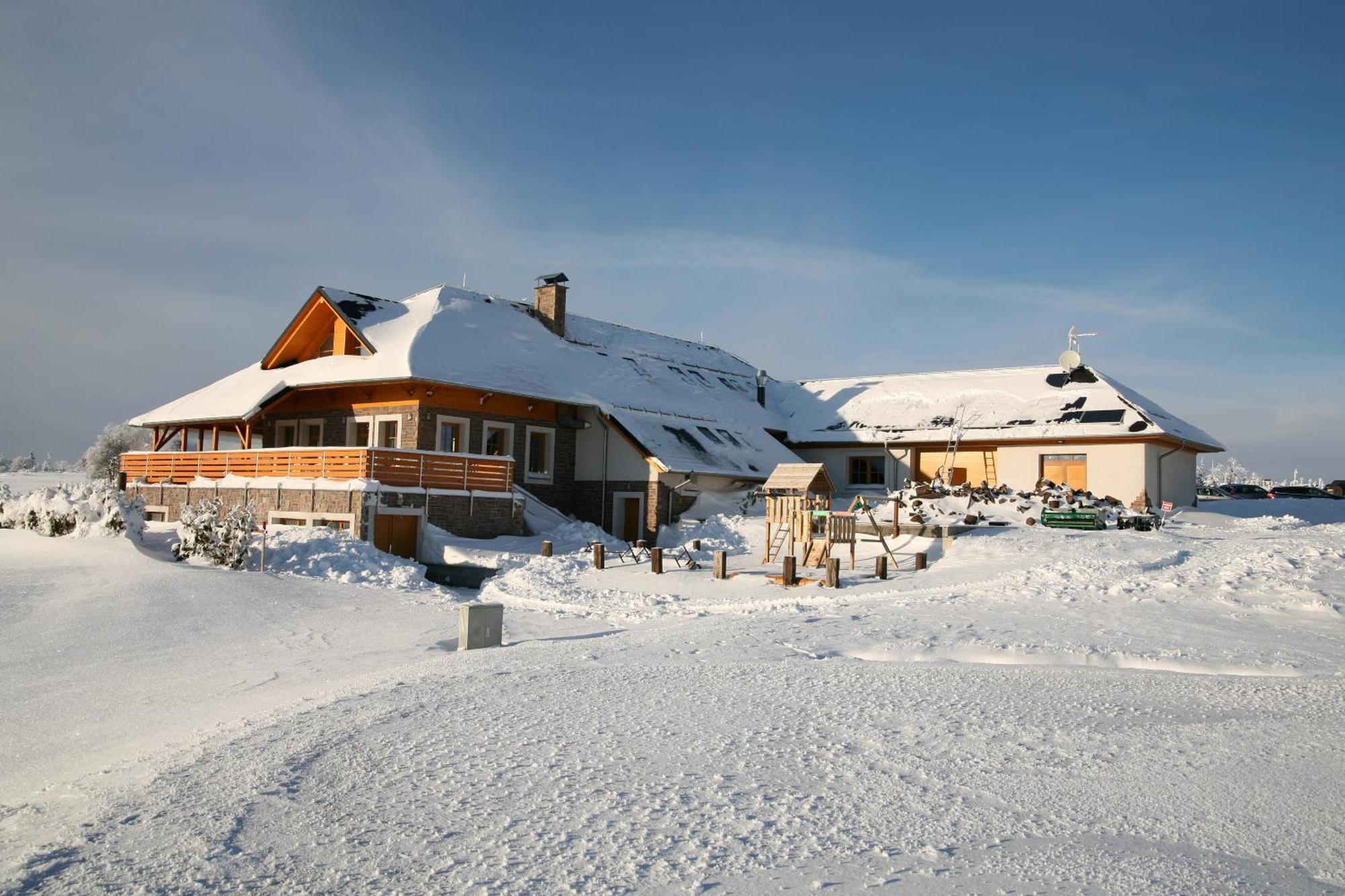 Hotel Krusnohorsky Dvur Cinovec Bagian luar foto