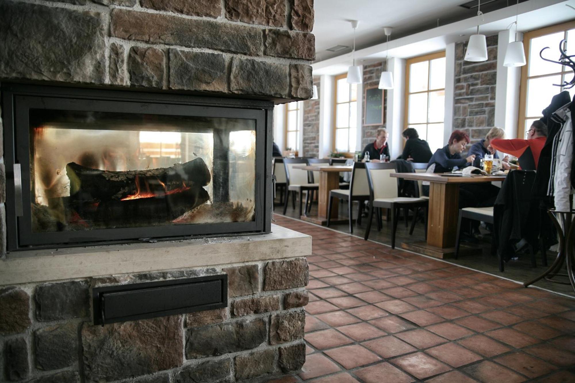 Hotel Krusnohorsky Dvur Cinovec Bagian luar foto