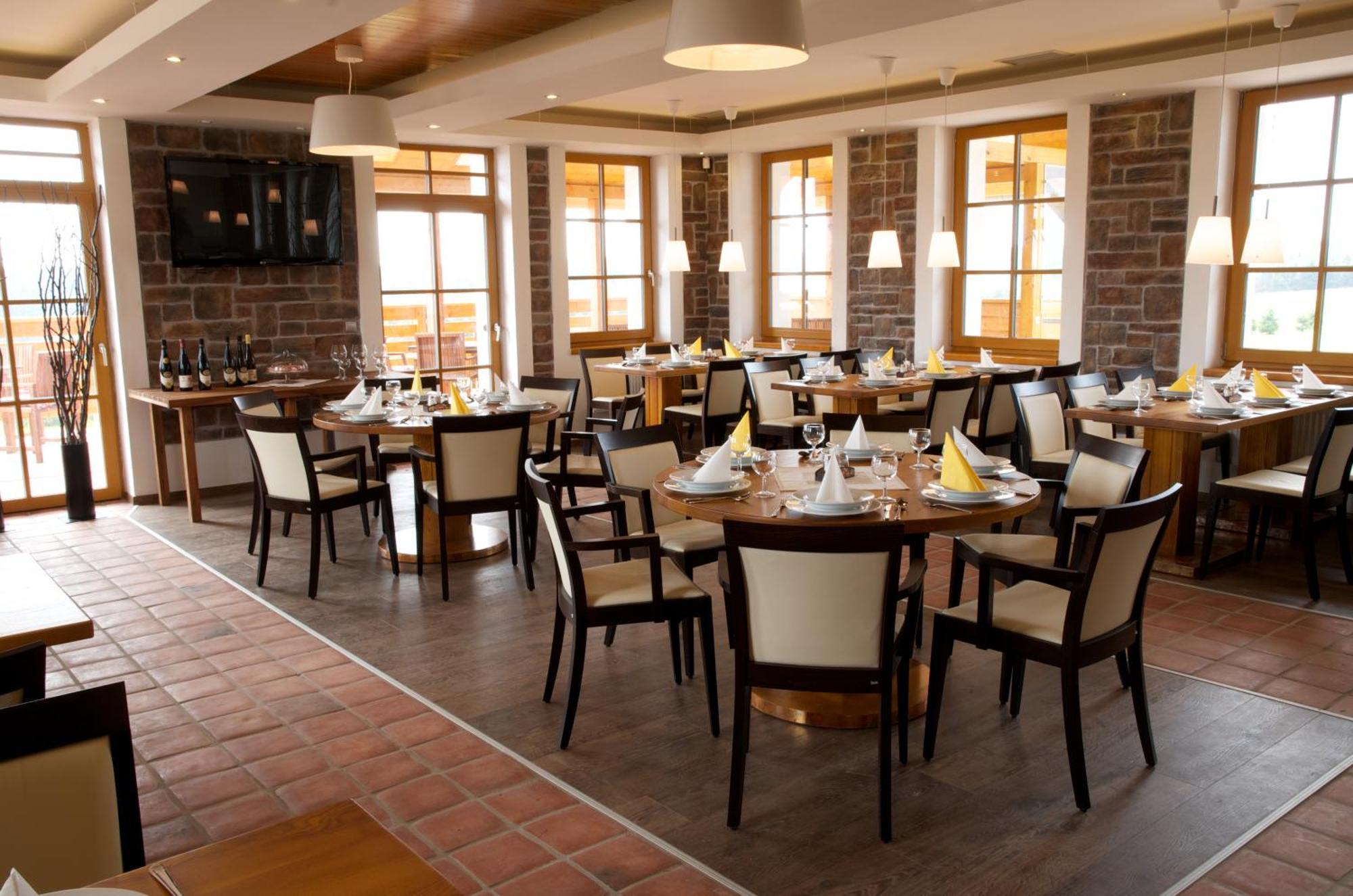 Hotel Krusnohorsky Dvur Cinovec Bagian luar foto