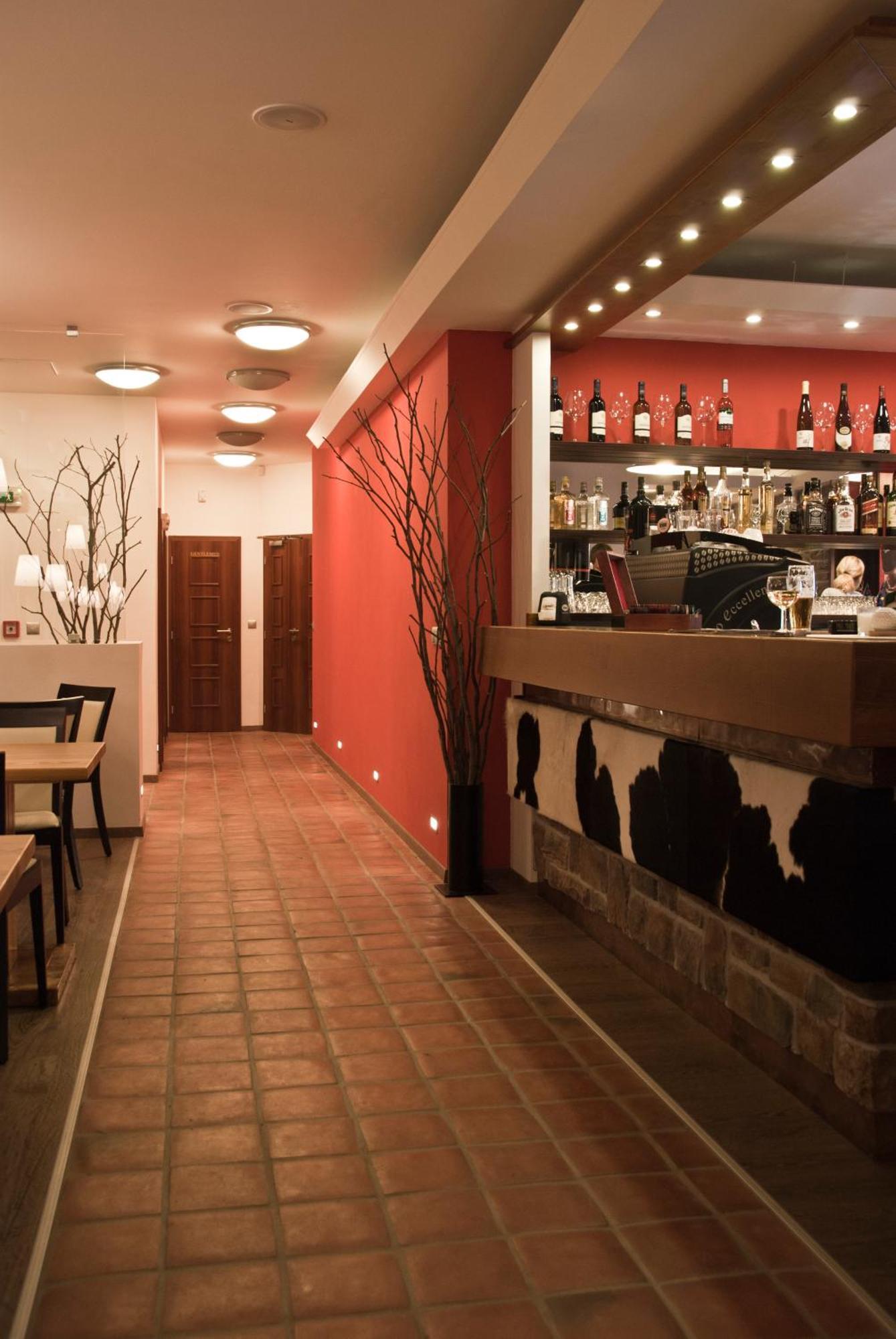 Hotel Krusnohorsky Dvur Cinovec Bagian luar foto