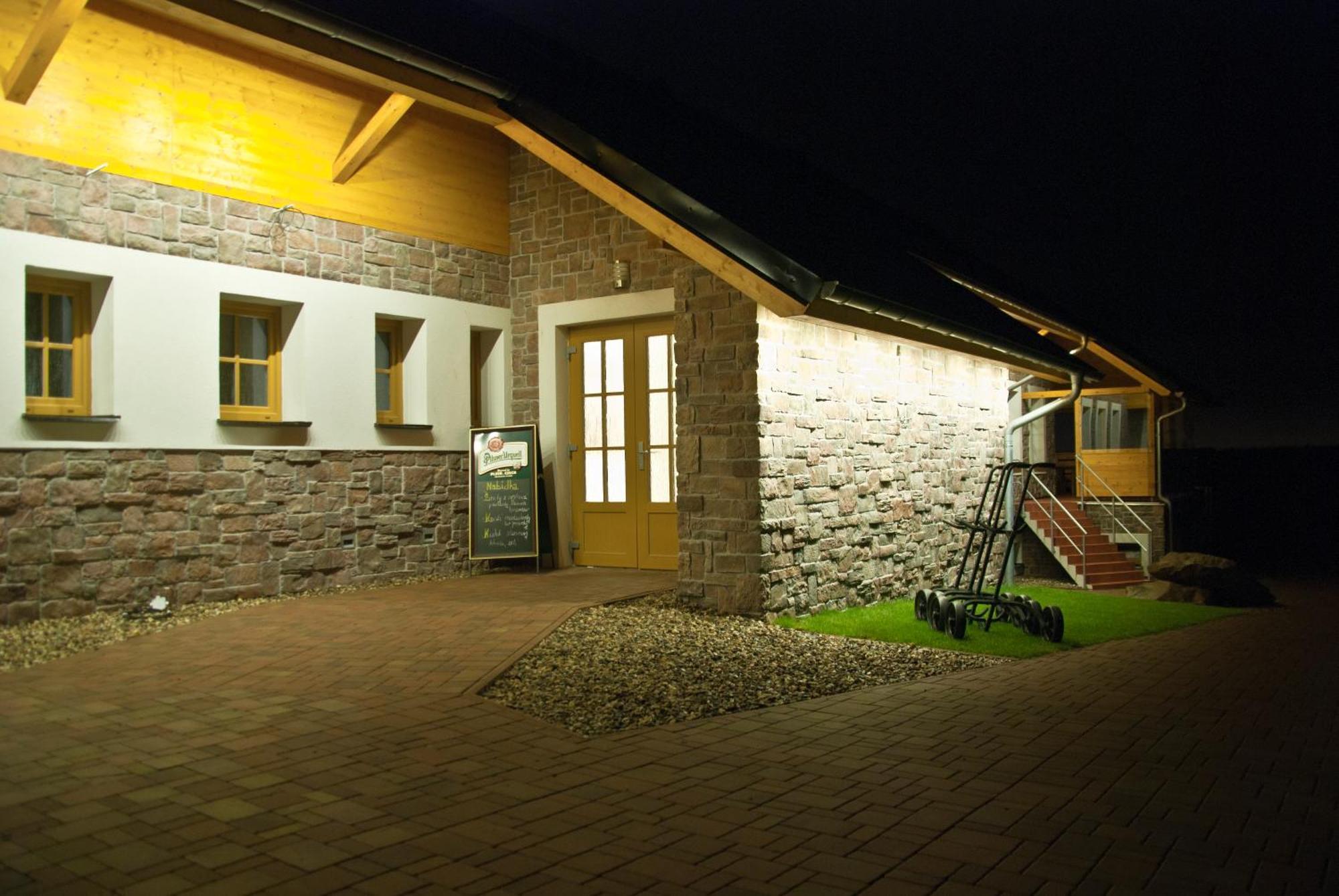 Hotel Krusnohorsky Dvur Cinovec Bagian luar foto