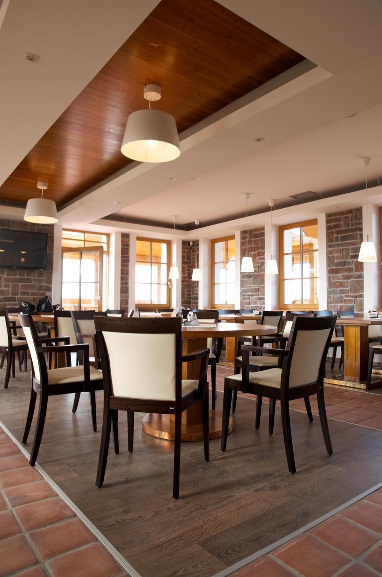Hotel Krusnohorsky Dvur Cinovec Bagian luar foto
