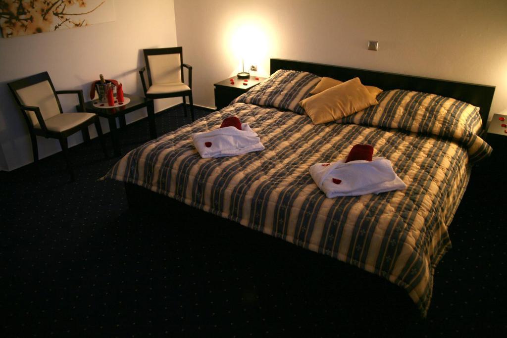 Hotel Krusnohorsky Dvur Cinovec Bagian luar foto