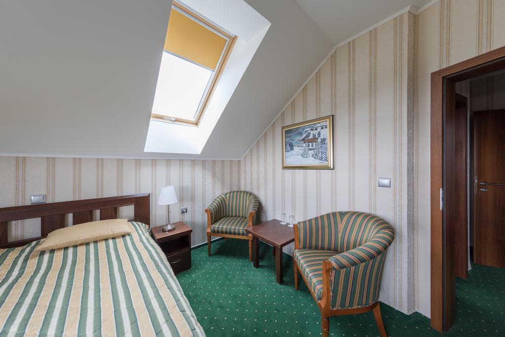 Hotel Krusnohorsky Dvur Cinovec Bagian luar foto