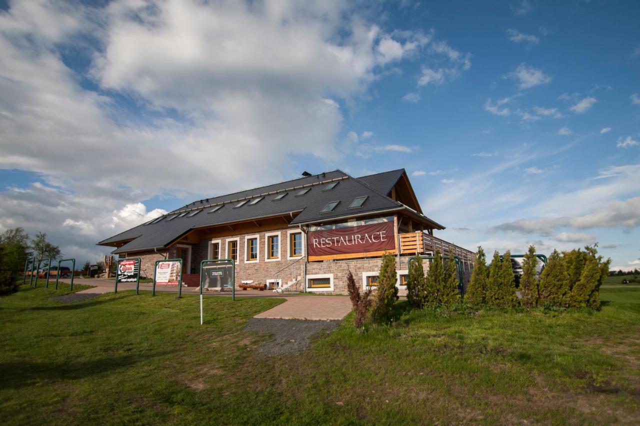 Hotel Krusnohorsky Dvur Cinovec Bagian luar foto